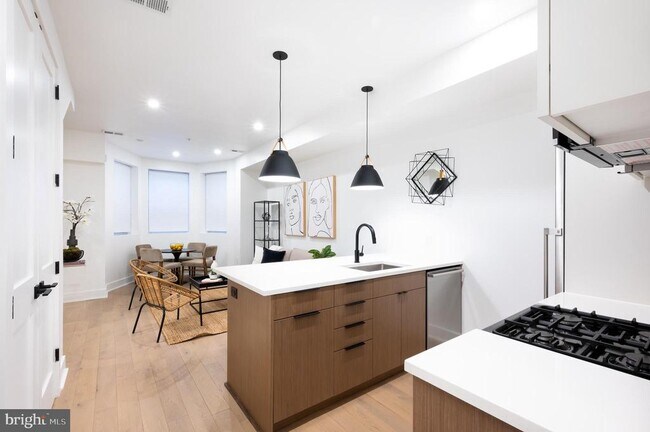 Building Photo - 1316 8th St NW