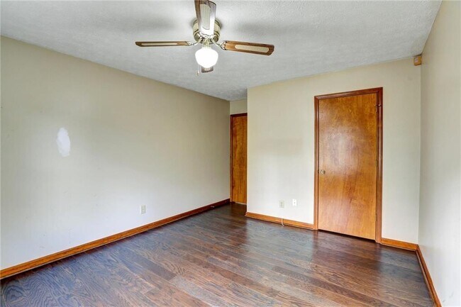 Building Photo - 1262 Bailing Dr