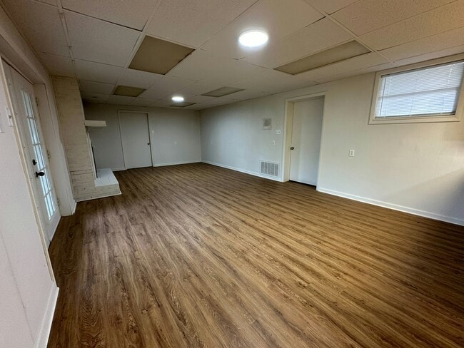 Building Photo - 170 Desimone Dr