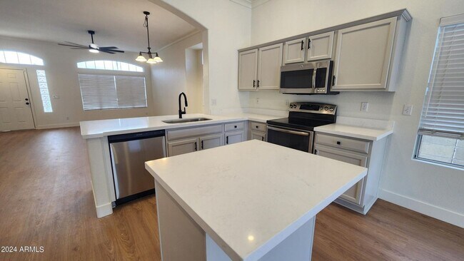 Building Photo - 2050 W Boulder Ct