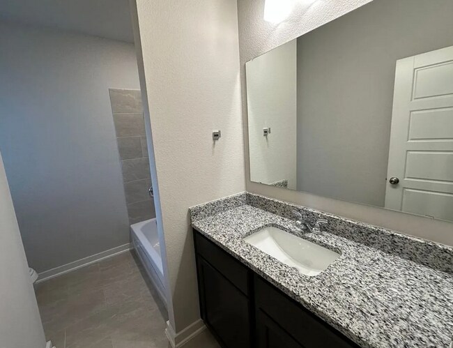 Building Photo - 4 bed 3 bath new build!