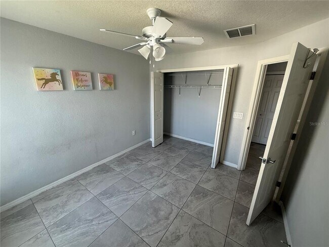 Building Photo - 2671 Sanderling St