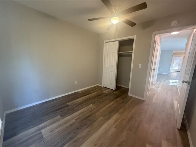 Building Photo - 5303 E 32nd Pl