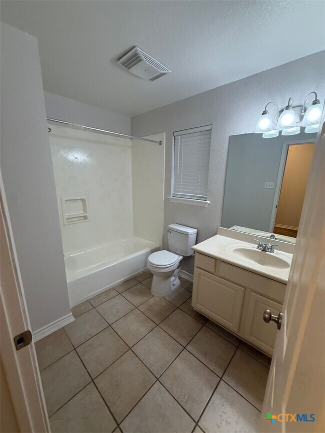 Building Photo - 426 Armstrong Dr