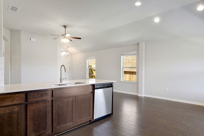Building Photo - 1008 Goldilocks Ln., Manchaca, TX  78652