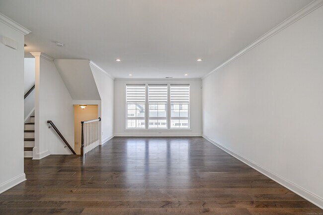 Building Photo - 8 Brentwood Cir