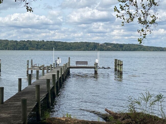 Building Photo - Riverside Drive