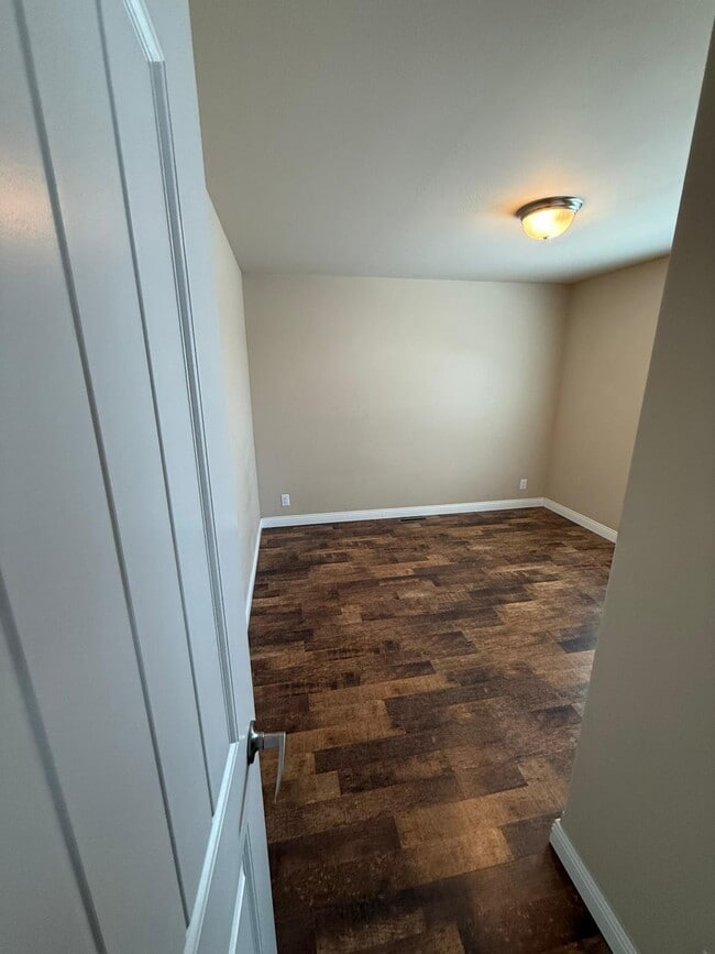 Building Photo - 106 Raven Way