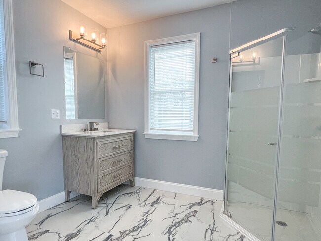 Building Photo - 194 Commercial St