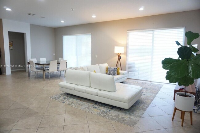 Building Photo - 878 Lavender Cir