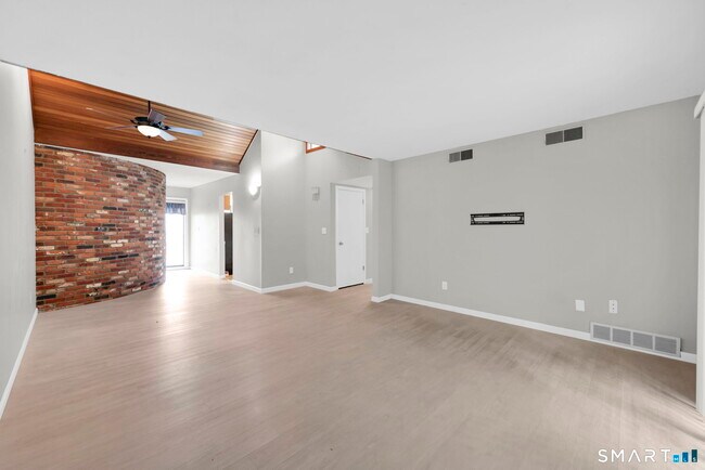 Building Photo - 3 Murphys Ln