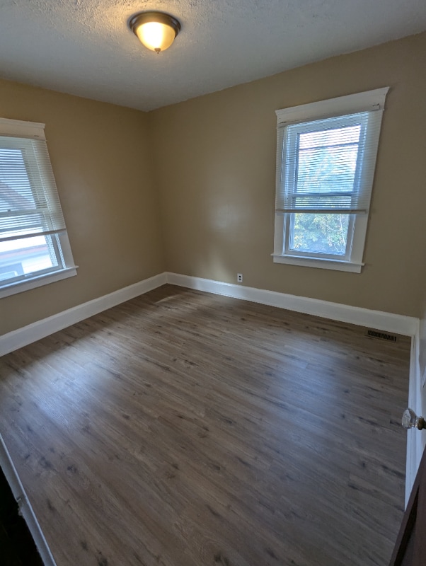 Building Photo - 617 Dewey Ave