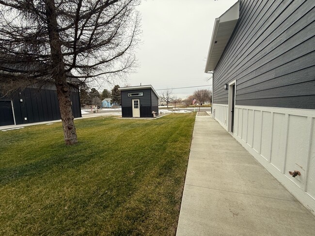 Building Photo - 651 Washington St