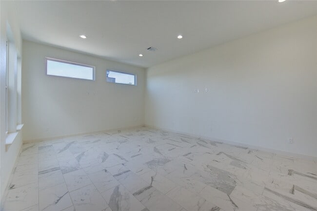 Building Photo - 2928 El Fenice Ln