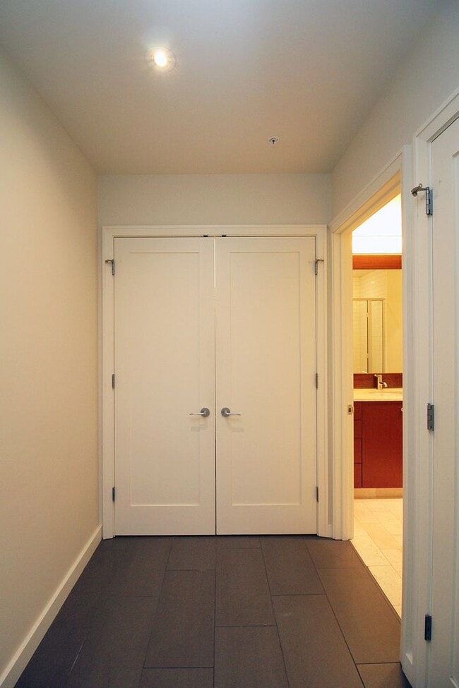 Building Photo - 1025 NW Couch St