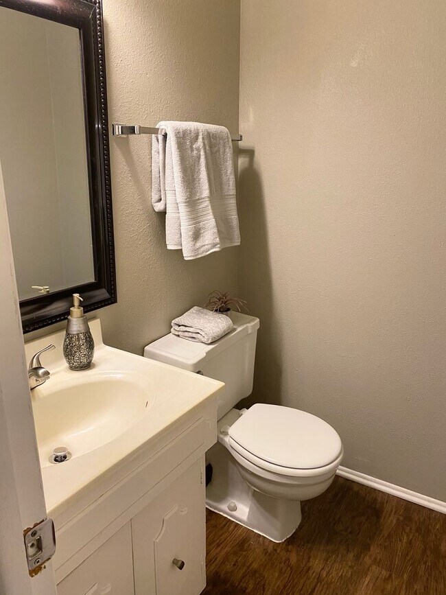 Building Photo - COMING SOON!! Darling Edmond Rental!