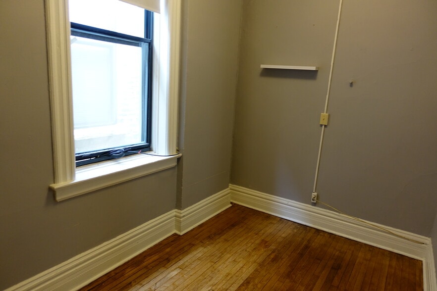 Building Photo - 953 W Armitage Ave