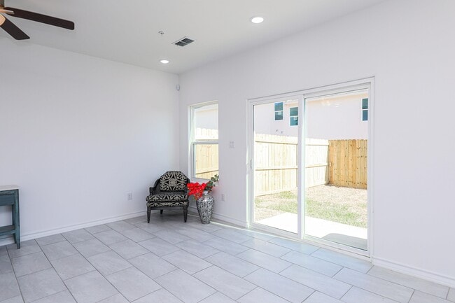 Building Photo - 9903 Bijan Dr