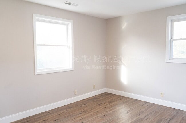 Building Photo - 3311 Canary Ave