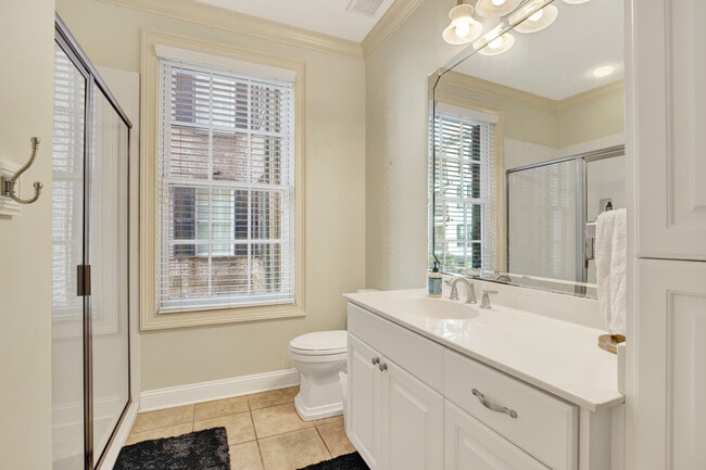 Building Photo - 407 E Hull St