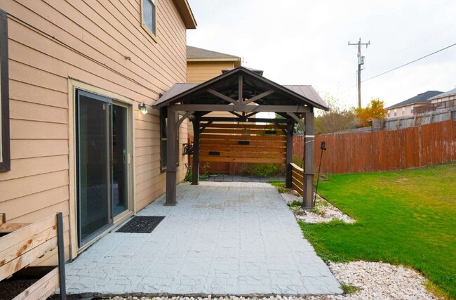 Building Photo - 9131 Canter Horse