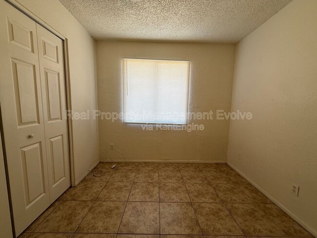 Building Photo - 13829 N 48th Ave