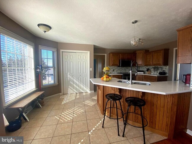 Building Photo - 45 S Strawberry Hill Dr