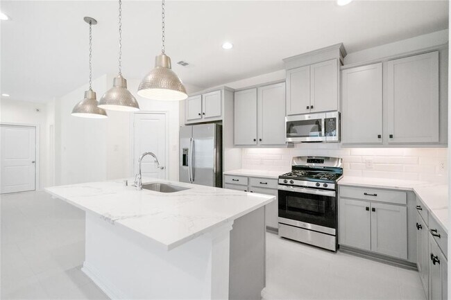 Building Photo - 623 Silver Pear Ct