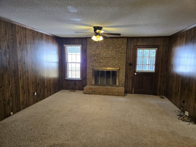 Building Photo - 117 Roman Cir