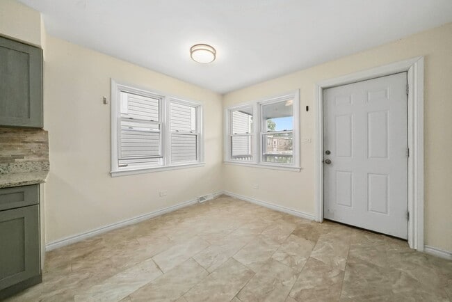 Building Photo - 4711 W Patterson Ave