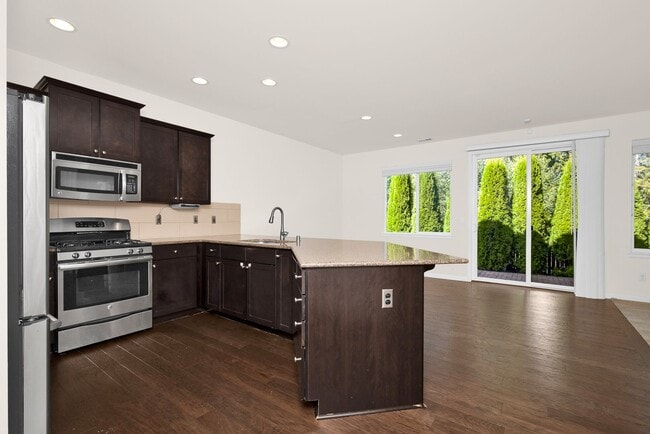 Building Photo - Gorgeous 4 Bedroom Lynnwood Home