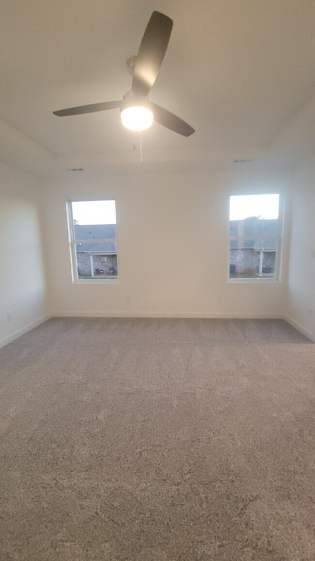 Building Photo - One free month with 18-month lease!!!  "Charming 3-Bed Townhouse Retreat with Granite Elegance in...