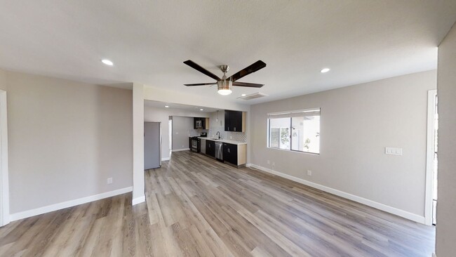 Building Photo - Newly Renovated (2022)! 7BD/3BA