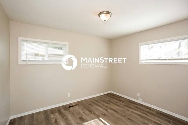 Building Photo - 3 Bedroom Pet-Friendly Home in Indianapolis, IN with Main Street Renewal