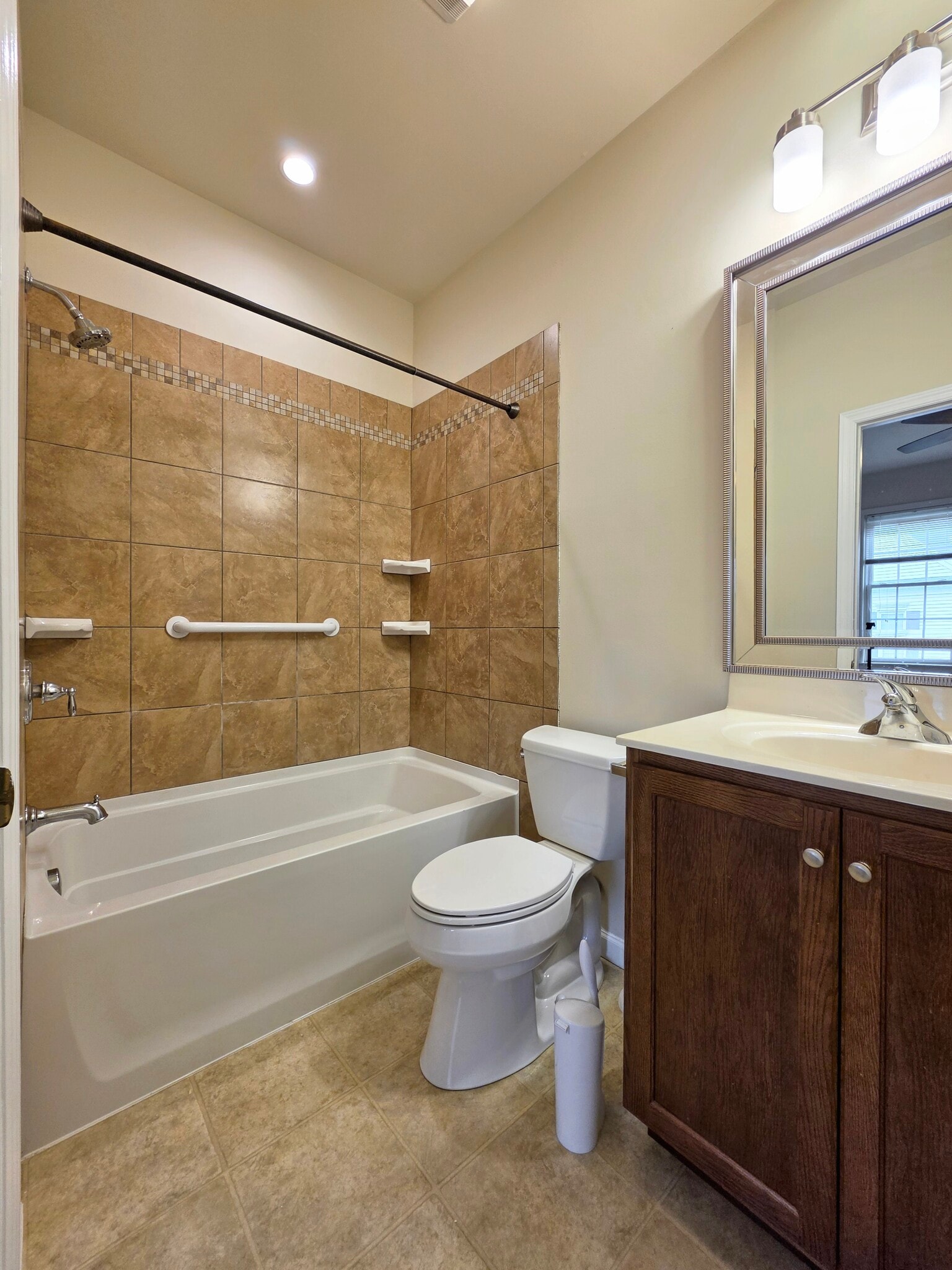 Building Photo - 214 Sagamore Hl