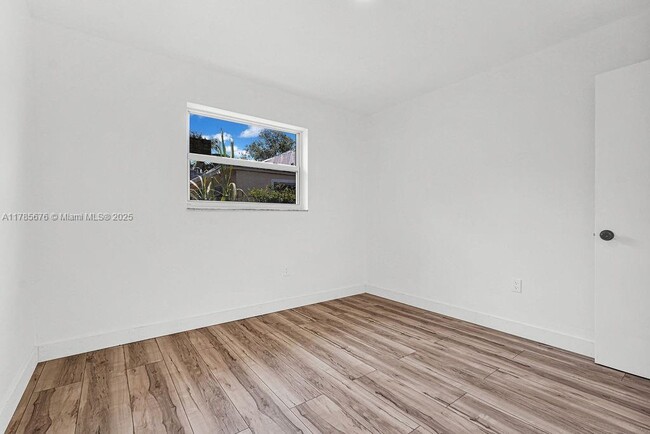 Building Photo - 128 NW 61st St