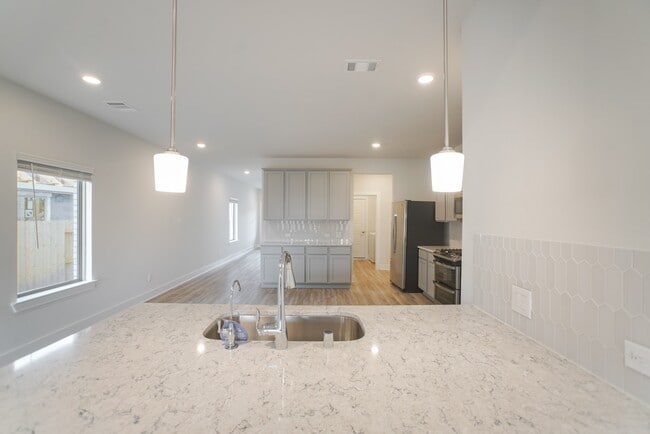 Building Photo - 10614 Whitejacket