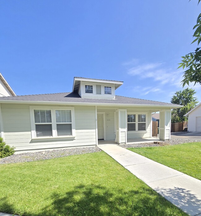 Primary Photo - 1404 Pin Oak Dr
