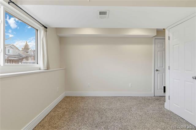 Building Photo - 693 Delwood Ct