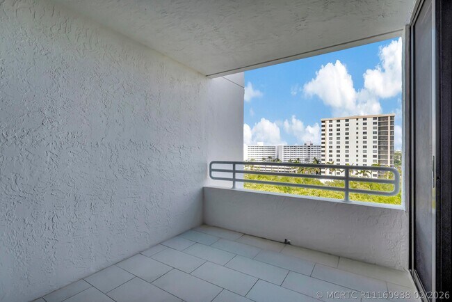 Building Photo - 3450 S Ocean Blvd
