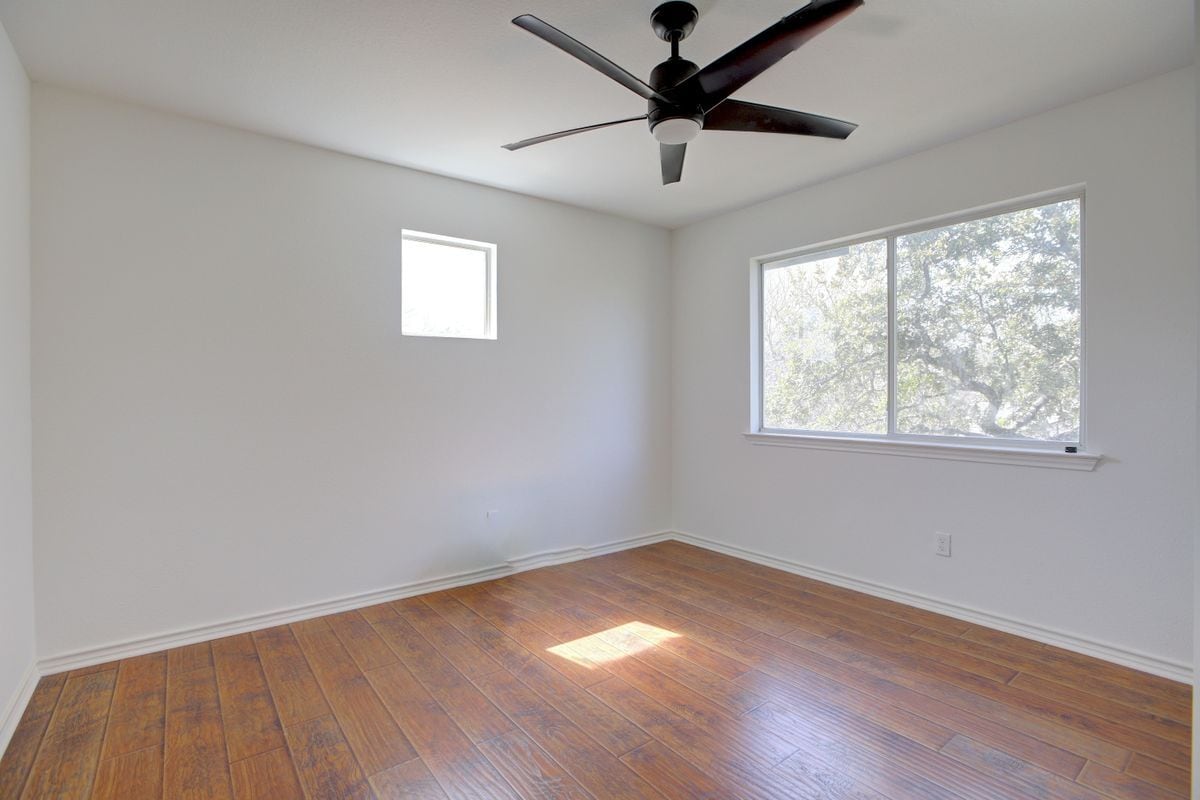 Building Photo - 450 Shady Bluff Dr