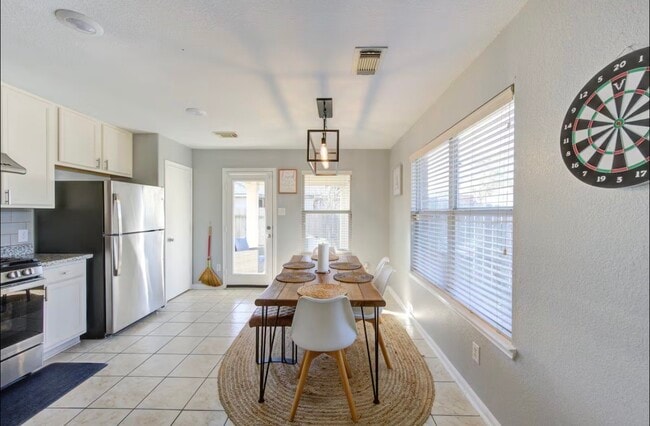 Building Photo - 13131 Dawn Hollow Ln