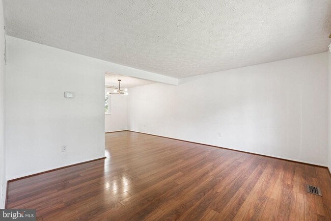 Building Photo - 115 S Dickenson Ave