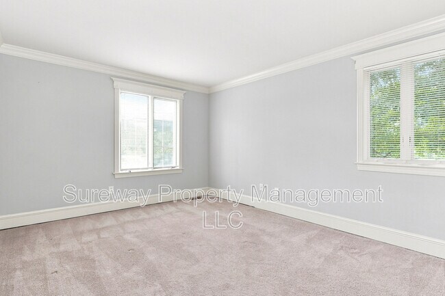 Building Photo - 342 Quaker Rd