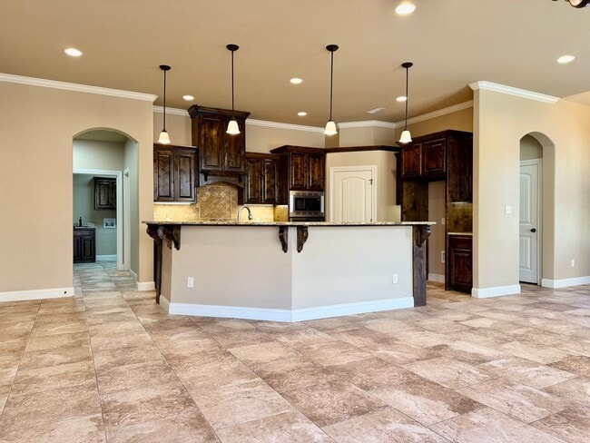 Building Photo - House For Rent