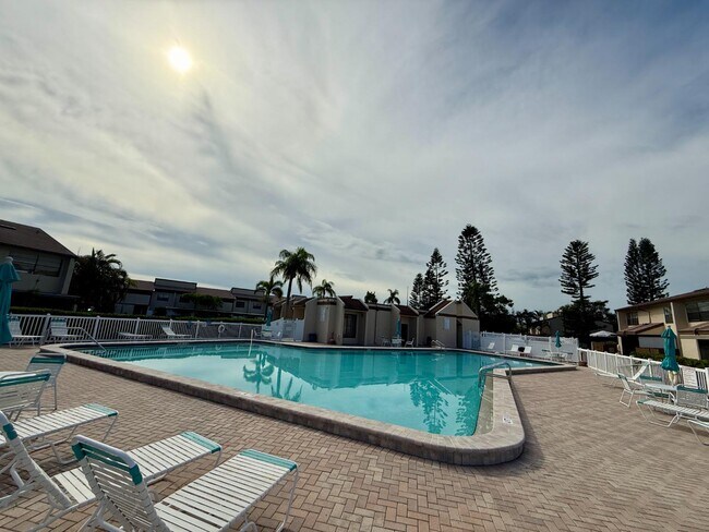 Building Photo - 9209 Seminole Blvd