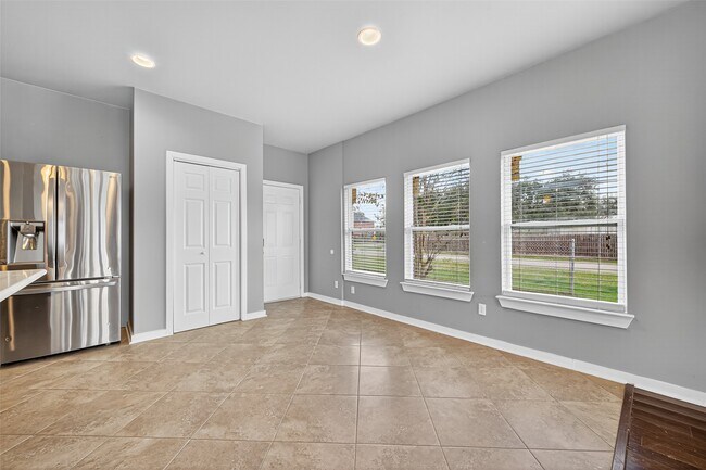 Building Photo - 146 Disney St