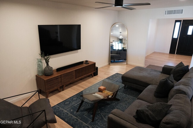 Building Photo - 9001 Lait Dr