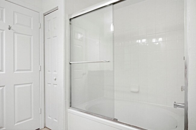 Building Photo - 3022 Alcazar Pl
