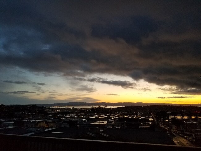 Building Photo - 295 Oxford St